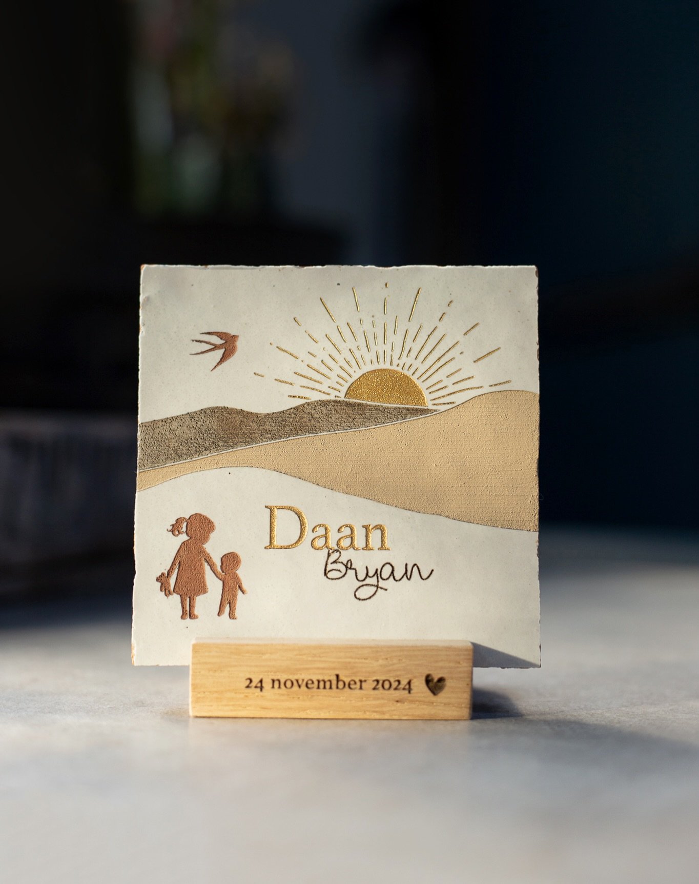 Op zoek naar een origineel cadeau deze decembermaand? Voor ieder moment hebben we een passend tegeltje. Daan pakte met zijn eerste verjaardag dit mooie tegeltje uit. 🥰

#geboortetegel #kraamcadeau #feestmaand #kerstcadeau #cadeauinspiratie #persoonlijkcadeau #teksttegel