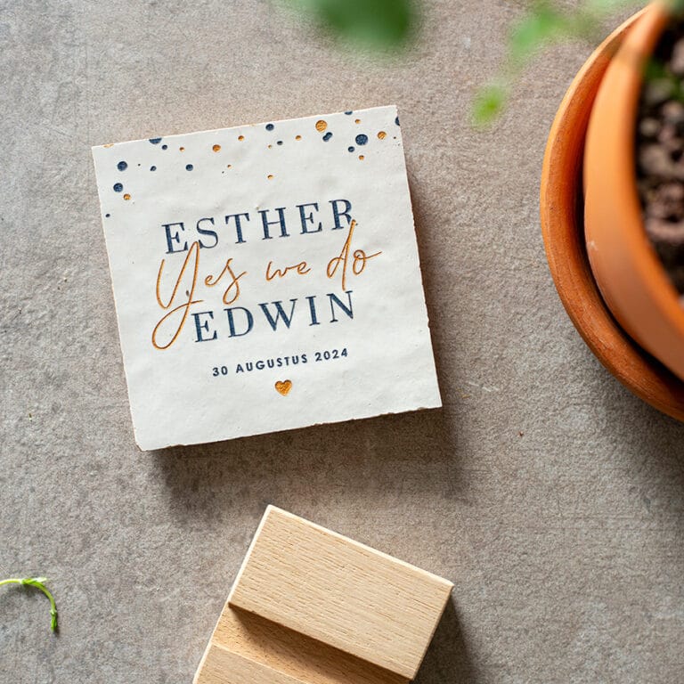 Trouwtegel Yes we do met donkerblauwe en gouden accenten